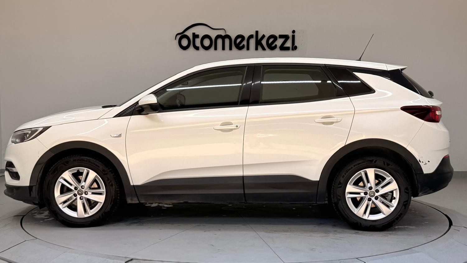 OPEL GRANDLAND 8